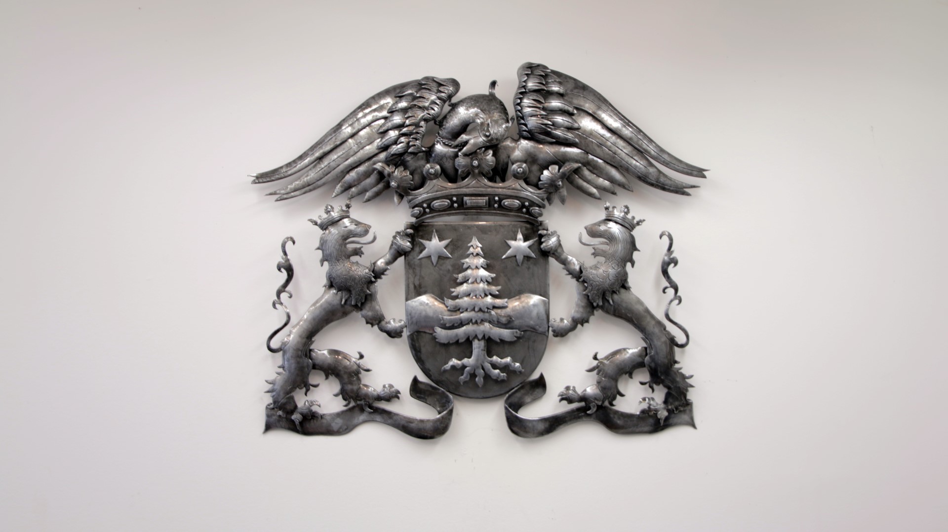 wappen aus metall